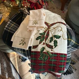 Lenox Christmas Holly & Plaid Towel Set | New with Tags